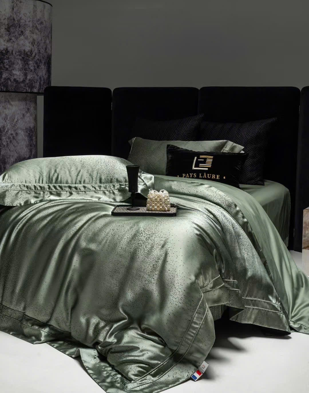 PAYS LÂURE ROYAL ÉLAN BEDDING SET