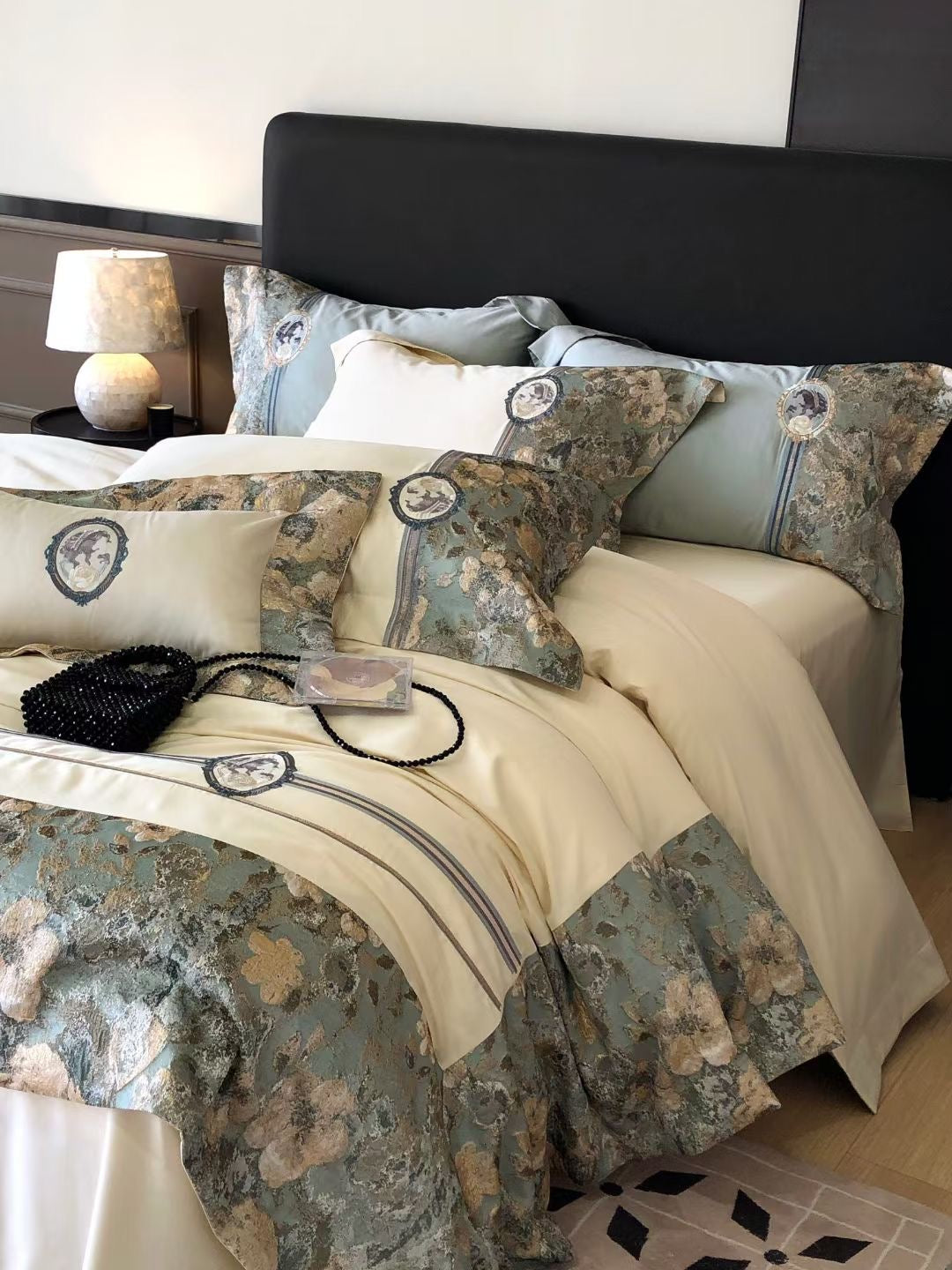 FRENCH MONROE BEDDING SET