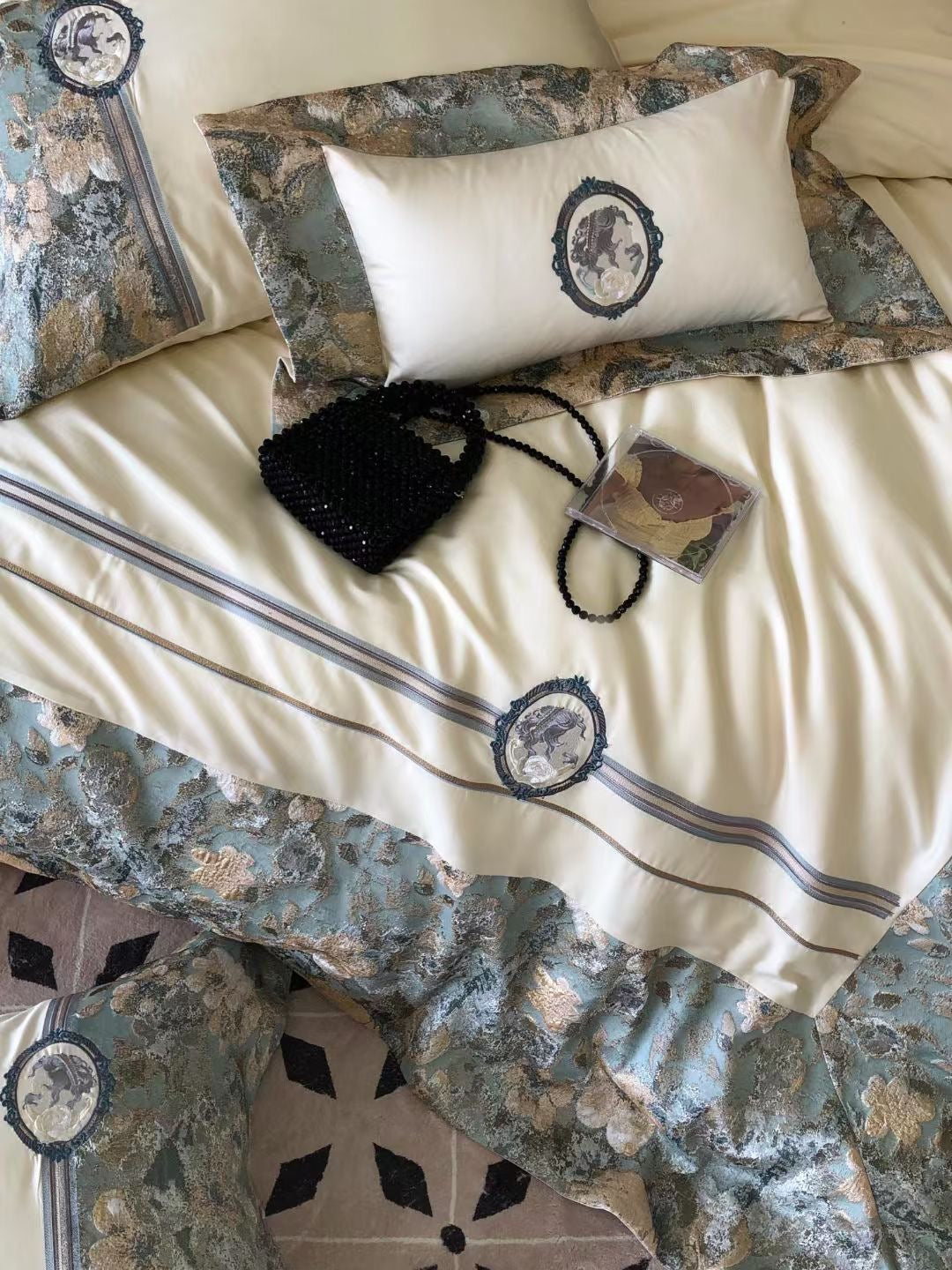 FRENCH MONROE BEDDING SET