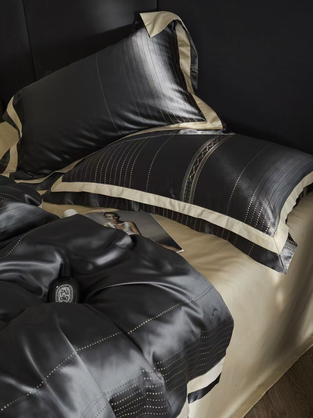 SYMPHONY IN BLACK BEDDING SET