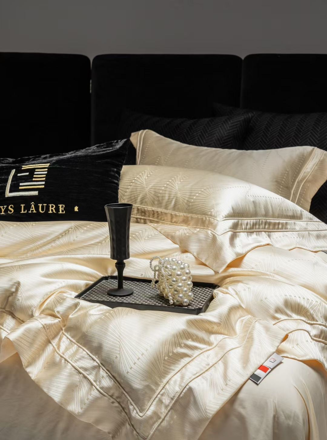 PAYS LÂURE ROYAL ÉLAN BEDDING SET