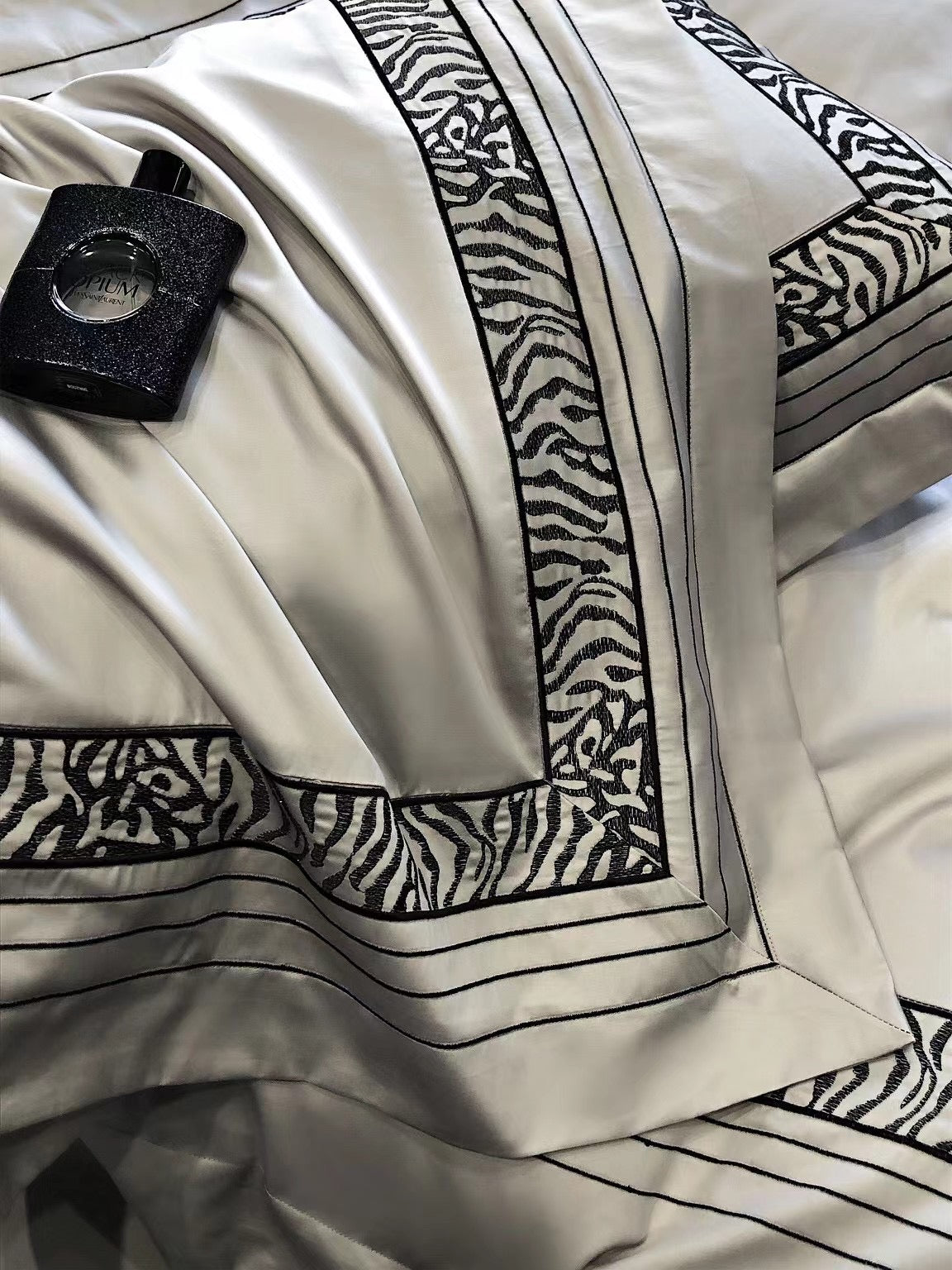 ZEBRA LUXE BEDDING SET