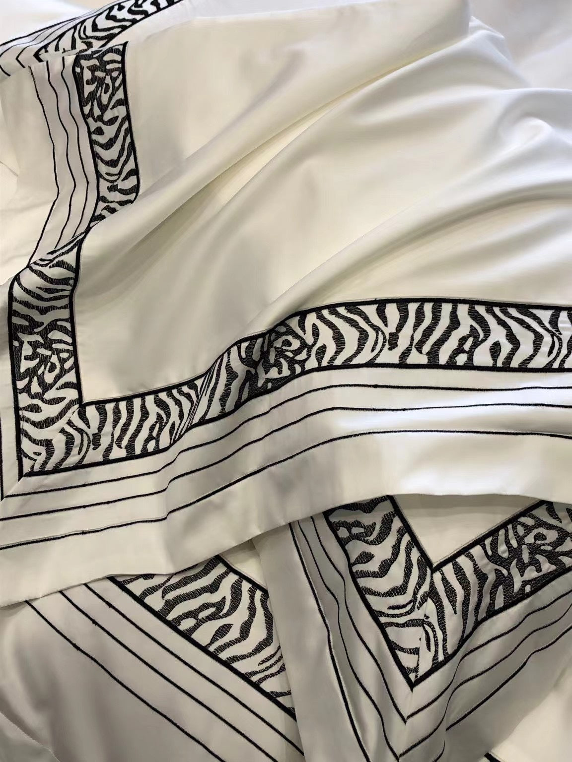 ZEBRA LUXE BEDDING SET