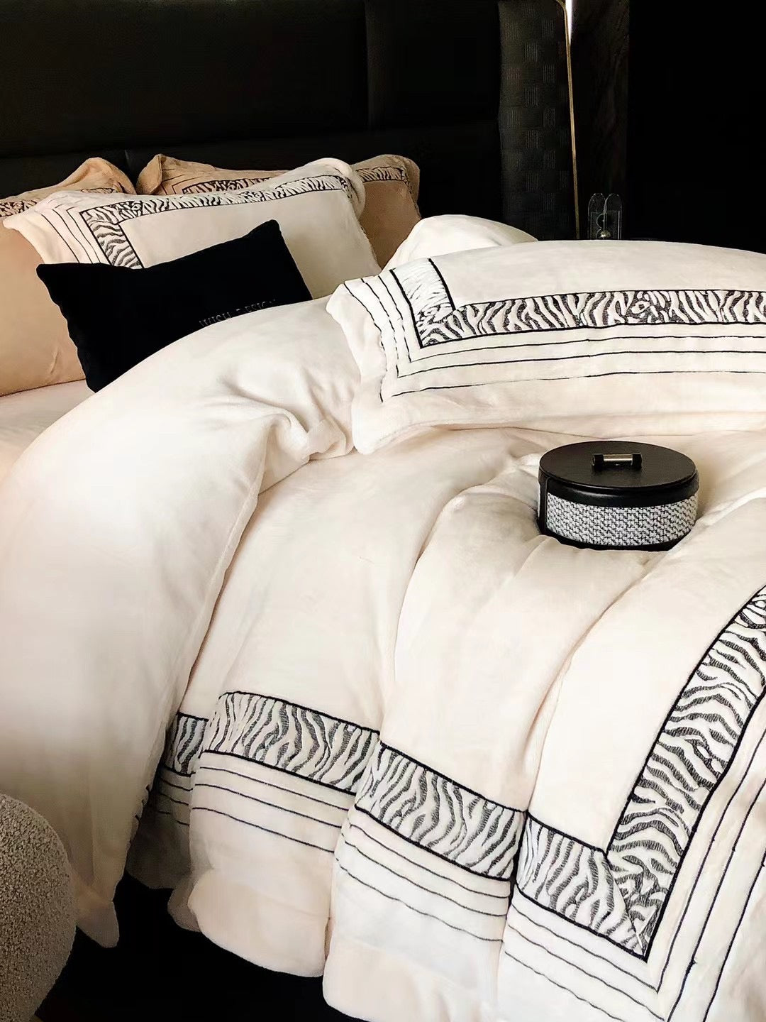 Zebra Chic Velvet Bedding Set